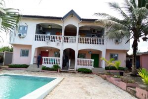 Appartemnt 03 chambres avec piscine Kribi